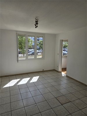 appartement à la location -   66100  PERPIGNAN, surface 63 m2 location appartement - APR708283